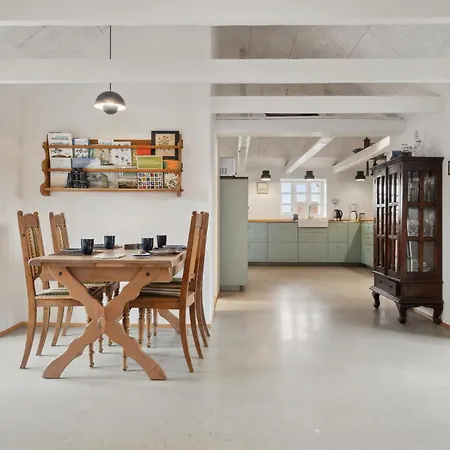 Pet Friendly In With Kitchen