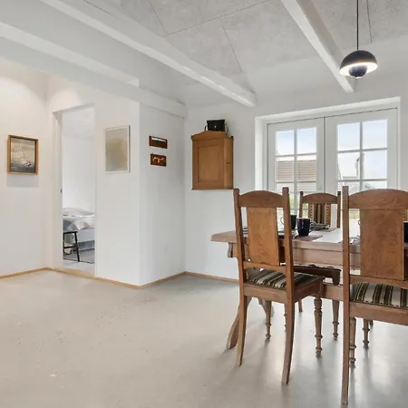 Pet Friendly In With Kitchen Holiday home