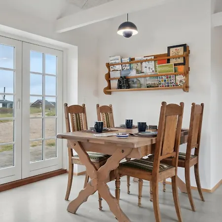 Pet Friendly In With Kitchen